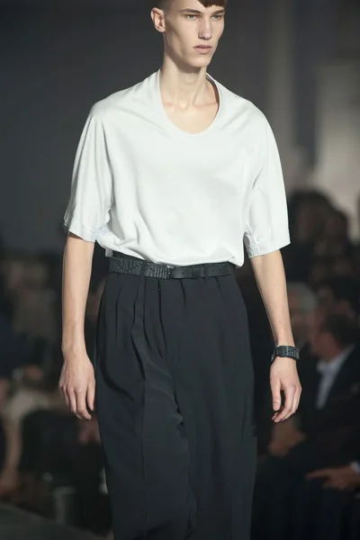 Look 28